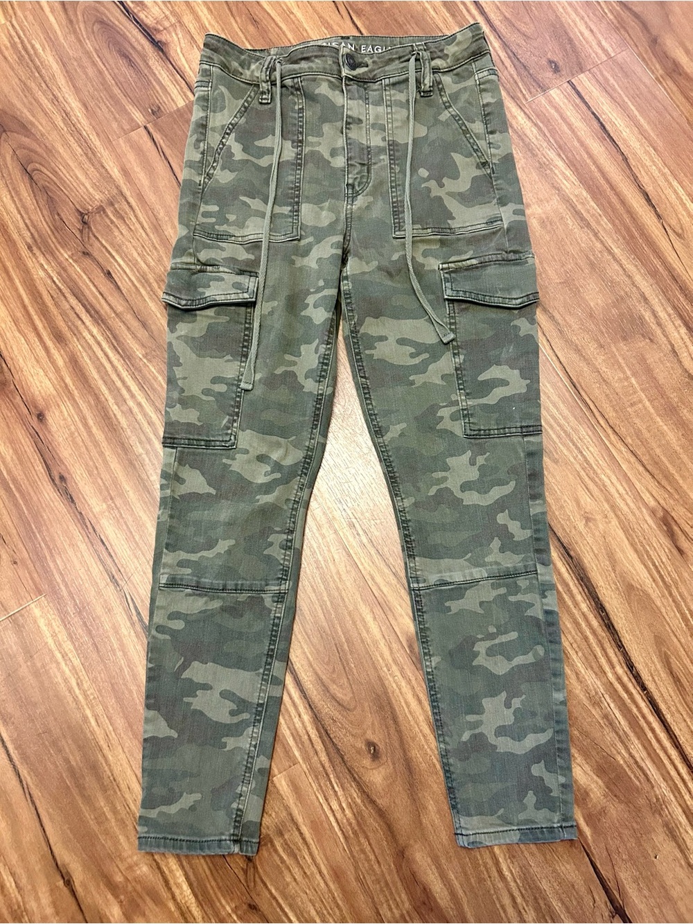 American Eagle Camo Women’s Super High Rise Crop Jeans 8